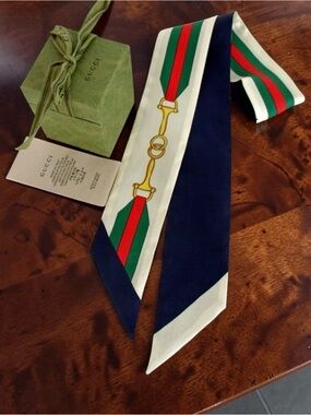 GUCCI Silk Sherry Line Horsebit Pattern Bandeau/Scarf 😍